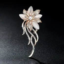 Fashionabla Opal Stone Flower Plaggtillbehör Födelsedagspresent Broscher för kvinnor Rhinestone Brosch Pin Wholesale