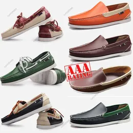 Ny högkvalitativ designer män loafers skor slip-on äkta läder herrar lyxklänningskor svart brun mockasin mjuka botten körskor