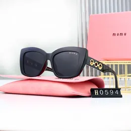 Designer Classic Alphabet for Women Design Outdoor Anti Glare Sunglasses High Quality Cat Eye Glasses Casual