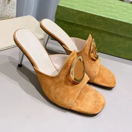 Pantofole a spillo con decorazione con fibbia in hardware dorato Pantofole da donna in pelle con punta aperta