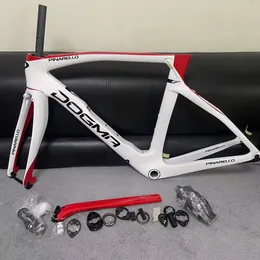 Red and white F all carbon road frame T1000 UD glossy disc brakes bottom bracket BSA carbon bicycle frames