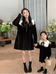 Kız elbiseler 2024 genç kızlar elbise sonbahar zarif aile giyim kadife siyah sonbahar bahar bebek fırfırları dantel yakası