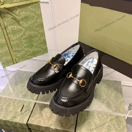 Mocassini da donna in pelle con fibbia in metallo 2023 designer primavera / estate nuove scarpe da donna con alfabeto suola spessa scarpe eleganti vintage di alta qualità AA