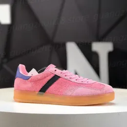 夏の春のファッションホリデースポーツシューズのための高品質のデザイナースニーカー女性メンズレジャーシューズ24062