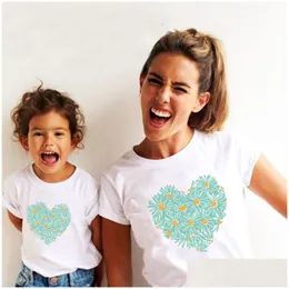 Family Matching Outfits Fashion Clothes Look Mother Daughter Flower Heart Print Tshirt Clothing Mommy And Me Drop Delivery Baby Kids Dhdw6