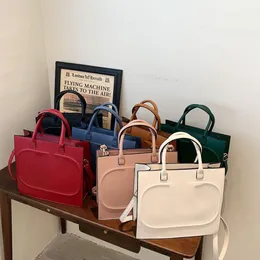 2022 Tasarımcı Moda Bayanlar El Çantası Kabartmalı Büyük Kapasiteli Tek Omuzlu Crossbody Sat Renk Tote244h