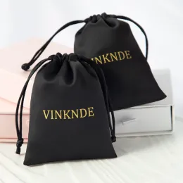 Biżuteria spersonalizowane logo drukuj niestandardowe czarne jedwabne torby na prezent na prezent biżuterii torebki eleganckie przysługi ślubne dla gości Bulk 100