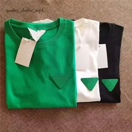 Мужские футболки Мужские футболки 2023 Мужская футболка Bvs Дизайнерские рубашки Bottega Classic Brand Venet Chao Brand Green Triangle Leather Label Футболка с коротким рукавом из чистого хлопка 845