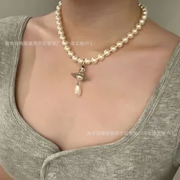 قلادة قلادة من القمر الصناعي قلادة لامرأة Vivienenwestwest المجوهرات الفاخرة Viviane Westwood Necklace 3D Saturn Water Drop Pearl Necklace هو نفس النوع س