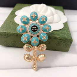 Basit tasarımcı marka çift harfli broşlar mavi çiçek geometrik kazak takım elbise yaka pimi brooche moda erkekler kadın kristal rhinestone broşu düğün takı