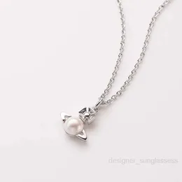 여자를위한 행성 목걸이 디자이너 목걸이 Vivienen 럭셔리 보석 Viviane Westwood 2022 New Western Little Saturn Pearl Necklace Artificial Edition 3d Gentle an.