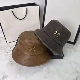 2024 دلو قبعات قبعة قبعة واسعة الحافة قبعة قبعة الشتاء قبعة الرفاهية CE العلامة التجارية غير الرسمية PU GEATHY FASHION HATS METAL CASQUETT