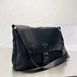 Bärbara portföljpåsar handväska herr designer väskor crossbody axel väska stora datorsbråor totes svart triangel nylon canva3168