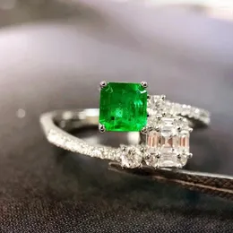 حلقات الكتلة JY2024 2683 Emerald Fine Jewelry 18k الذهب الحقيقي الطبيعي الطبيعي الأخضر 0.44CT من الأحجار الكريمة الذكور لخاتم الرجال