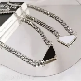 قلادة فضية مطلي بالسيدات مصممة قلادات فاخرة مصممة للمراهقين Hop Hop Punk Bunk Pattern Retro Motter Metal Stains Jewelry Triangle Tag Mens Necklace ZB011 B4