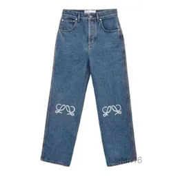 ジーンズレディースデザイナーのズボンの脚オープンフォークタイトなカプリスデニム追加フリース厚い暖かいスリミングパンツストレート服の刺繍印刷スタイリッシュでルーズ