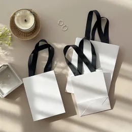 Jewelry Fashion and Simple White Paper Bag with High Quality Candy Box Wedding Favors Baby Shower Christmas Birthday Party Decoration