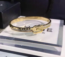 Bangles de grife de gabarismo de luxo Bracelets feminino letra jóias 18K Goldado de ouro