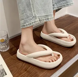 HBP Nya flip-flops tofflor med anti-slip fötter utomhus sommar mjuk sulat badrumspar som bär sandaler för utomhuskläder avslappnad tjocks sandaler