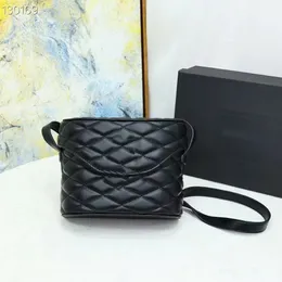 디자이너 June Box Bag 퀼트 양 가죽 전면 플랩 숄더백 편지 소용돌이와 아가일 스레드 라인 오버 스티칭 크로스 바디 227t