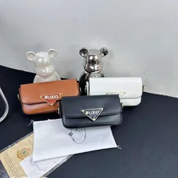 Zhip Home 2023 Yeni Stil Kare Moda ve Minimalist Küçük Kadınlar için Çok Sıralı Düz ​​Desen Crossbody Çantası 75% Fabrika Doğrudan Satışlar