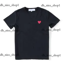 2023 Gioca Mens T Shirt Designer Red Commes Heart Donna Garcons S Badge Des Quanlity Ts Cotone Cdg Ricamo Manica corta 954