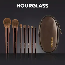 Hourglass Makeup Brush Set Mini Portable 7 PCS Högkvalitativ mjuk djurhårborste inkluderar EyeshadowBlushpowder Brush 240220