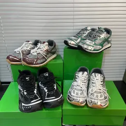 Herren-Damen-Orbit-Sneaker, Damen-Herren-Designer-Sneaker in Grün, Runner, realisiert mit einer leichten, technischen Mesh-Außensohle aus rutschfestem Gummi