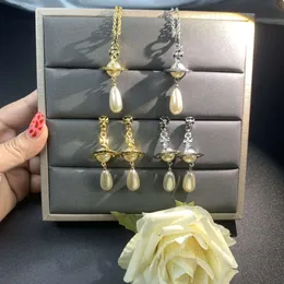 惑星ネックレスデザイナー女性のためのネックレスVivienen Luxury Jewelry Viviane Westwood XIS 3D Saturn Water Drop Pendant Necklace Nana同じ甘いスタイル3D Planet Pearl