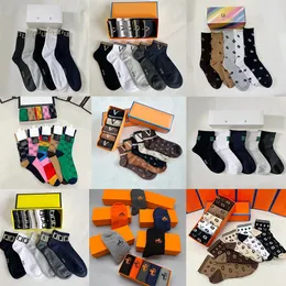 Designer-Großhandelssocken für Herren, Markensocken für Damen, 100 % Baumwolle, Sportsocken, modische Amikaki-Söckchen aus Baumwolle für Männer und Frauen.