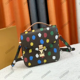 3D красочные точки YK Pochettes Metis Message Bag Yayoi Kusama Женские сумки на ремне с клапаном и S-замком Дизайнерские сумки через плечо 2023SS Bicolor Pu280u