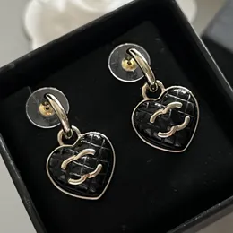 Moda Tasarımcı Küpeler Kalp Mektup Saplamalar Marka Eardrop 925 Gümüş Bakır Tasarım Saplama Ünlü Kadınlar Kristal İnci Küpe Düğün Doğum Günü Partisi Takı
