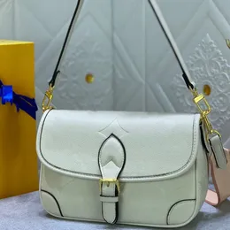 2024 Moda Tasarımcı Omuz Çantası Deri Kadın Çapraz Bag Luxurys Çantalar Mini Hobo Tote Çanta Klasikleri Flep Messenger Alışveriş Çantaları Kart Tutucu