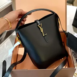 Borse a tracolla nere Designer Borsa a tracolla pochette Borsa a secchiello Borsa da uomo in pelle Portafoglio Cleo hobo borsa di lusso Borsa da donna bianca moda tote bags all'ingrosso 2024 nuova