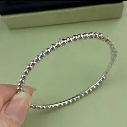 Bracciale con ciondolo in argento di lusso regalo per donna Bracciale con segno retrò di design con diamanti Bracciale con diamanti lucidati fatto a mano di alta qualità V-Oro 18 carati con scatola