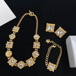 Fashion Designer Necklaces V Pendant Banshee Medusa Head 18K Gold Plated Bracelets Girl Earrings Bracelet Birthday Festive Engagem284h