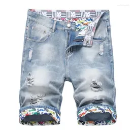 Män jeans män ljus blå denim shorts sommar manliga hål kort man mode rippade rak passform 42