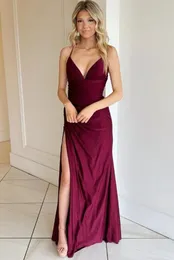 Burgundy Long Eveng Prom Dress with Slit Formal Party Gown V Neckline Evening Gowns Lace Up Backless