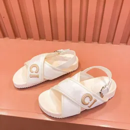 Tasarımcı Ayakkabı Kadın Sandaletleri İtalyan Yüksek Kaliteli Terlik Buzağı Casual Ayakkabı Kapitone Düz Ayakkabı Plajı rahat konfor lüks düz uicci sandalet boyutları 35-42
