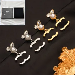 Kolczyki Diamond Pearl Dangle Kolczyki projektant biżuterii Women luksus urok kolczyki z pudełkiem sprężyna romantyczne kolczyki miłosne nowa biżuteria złota na uszach