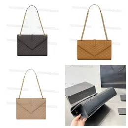 Designer Matelasse Envelope Bag Women Grain de Poudre präglade läderkedjor Väskor med metallhårdvarulogotyp Plånbokväska Ove299n