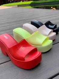 Terlik Yeni Melissa Kadın Jöle Ayakkabı Yetişkin Kızlar Muffin Kalın Sole Sandal Sandaletler Kadın Anti Slip Plaj Slayt 771 J240224