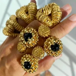 Retro Black Agat Metal Open Pierścień dla kobiet złota mosiężna biżuteria w wysokiej jakości europejskiej i amerykańskiej 240220