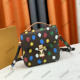 3D красочные точки YK Pochettes Metis Message Bag Yayoi Kusama Женские сумки на ремне с клапаном и S-замком Дизайнерские сумки через плечо 2023SS Bicolor Pu243t