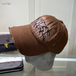 24SS Fashion Baseball Cap Kapelusz Hap Luksusowe czapki piłki w kratę karek czapka litera haft sportowy golf