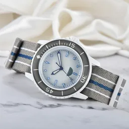 Novo relógio elegante de alta qualidade Relógio inovador de cerâmica de plantas Relógio de mergulho Largura 42mm Pulseira de lona Cinco cores para escolher