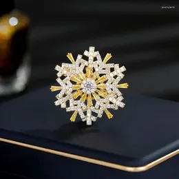 Brooches Luxury Snowflake Zircon Rotatable Designer Brooch For Women Elegant Corsage Lapel Pins Jewelry Suits Evening Dresses Gifts