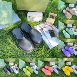 2024 Lüks Terlik Tasarımcı Slaytlar Sandalet Yaz Erkekler Kadın Platformu Doğru Sandal Şeffaf Metaller Seksi Güneşli Plaj Scuffs 35-43