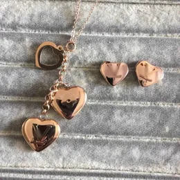 Rose Gold Classic Heart Love Pendant Halsband örhängen rostfritt stål halsband kvinnor lyxdesigner set