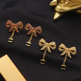 Högkvalitativ guldpläterad varumärkesdesigners Letters Ear Stud rostfritt blomma Geometriskt ståltätning Print örhänge bröllopsfest juveler20 -stil